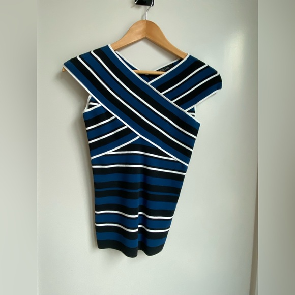 Timo Weiland Tops - EUC - Timo Weiland knit top with some spandex, so fits nicely! Size small.